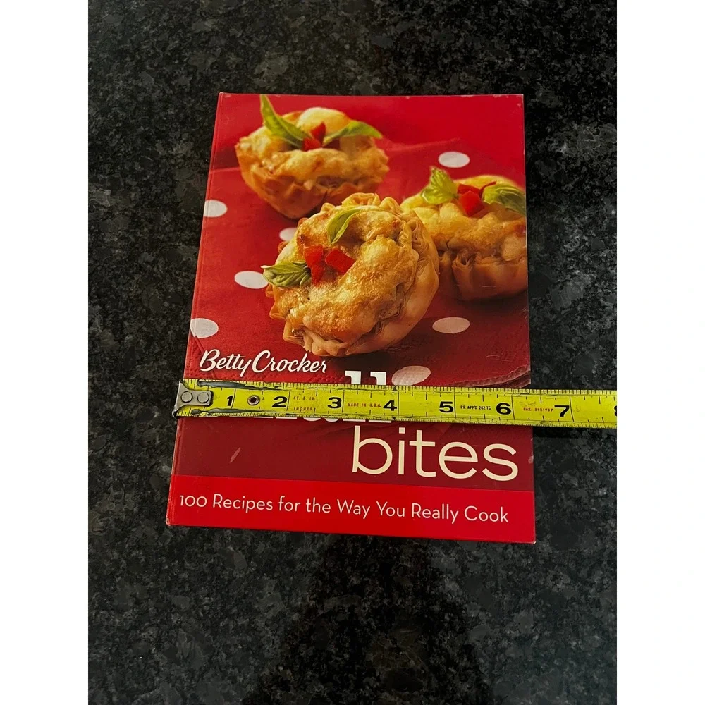Betty Crocker Small Bites Cookbook 100 Recipes Spiral‎ Bound 2008